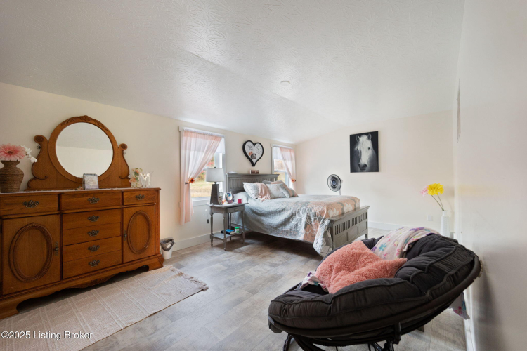 Listing Image 80