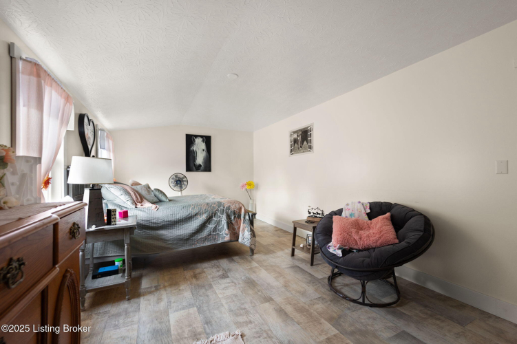 Listing Image 81