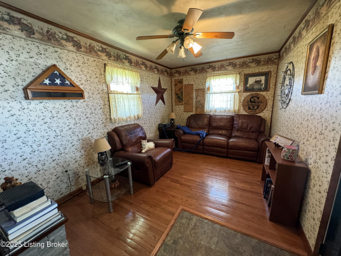 Listing Image 8