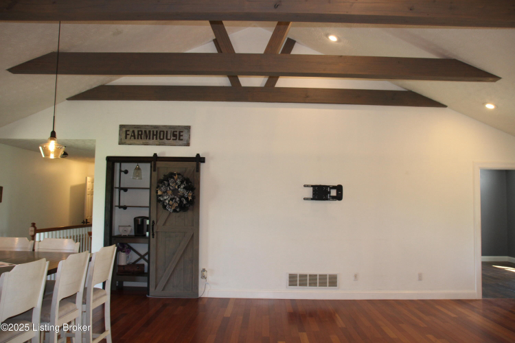 Listing Image 63