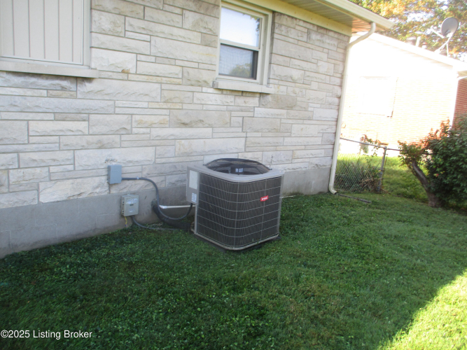 Listing Image 11