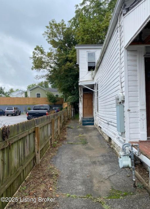 Listing Image 6