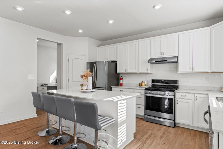 Listing Image 19