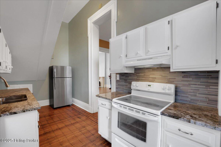 Listing Image 19