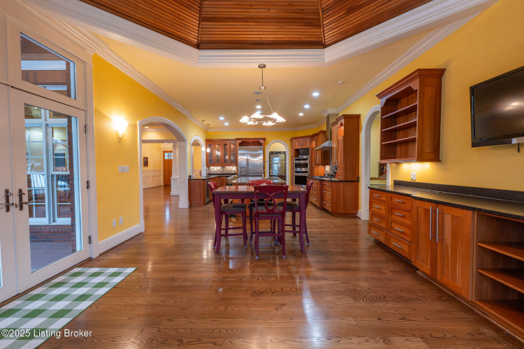 Listing Image 19