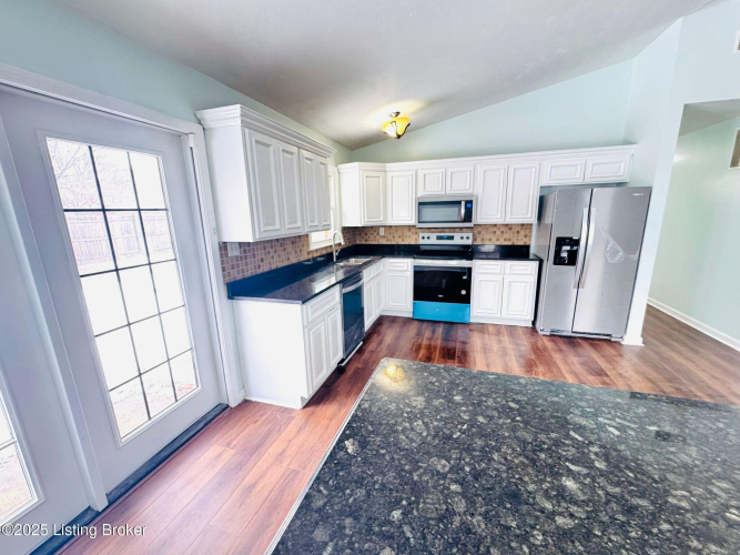 Listing Image 6
