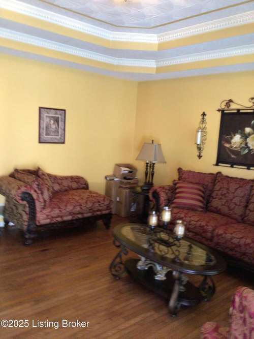Listing Image 8
