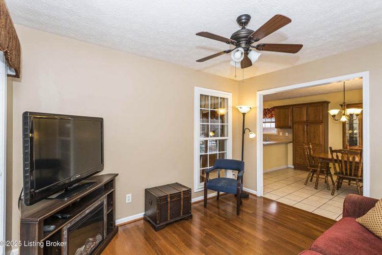 Listing Image 19