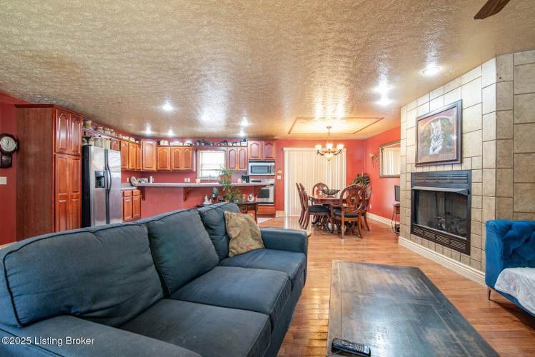 Listing Image 16