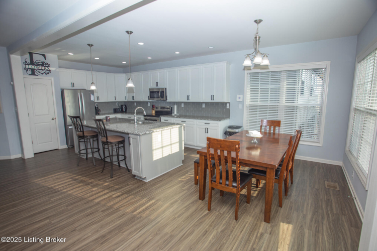 Listing Image 19