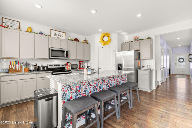 Listing Image 12