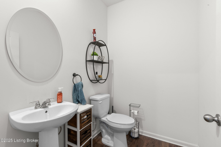 Listing Image 9