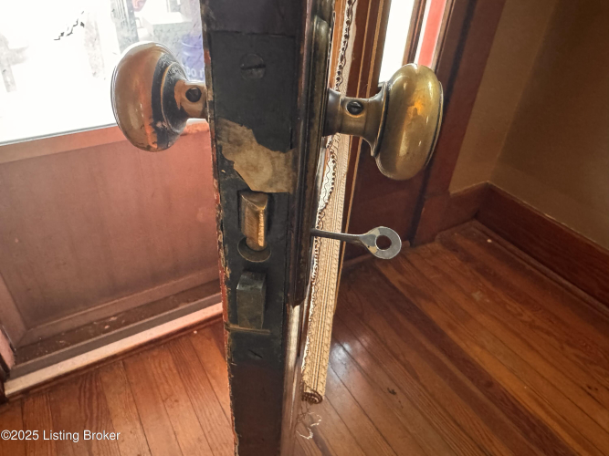 Listing Image 19