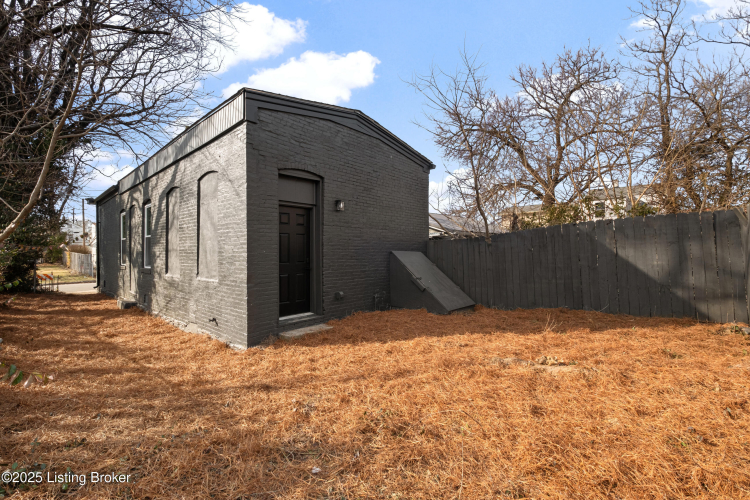 Listing Image 19