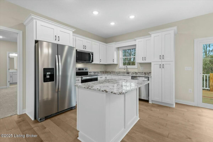 Listing Image 12