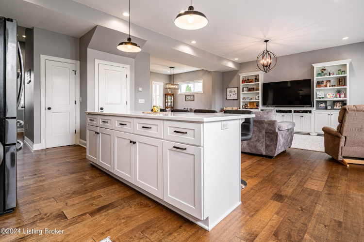 Listing Image 15