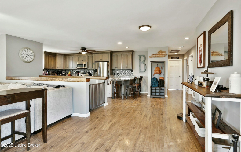 Listing Image 13