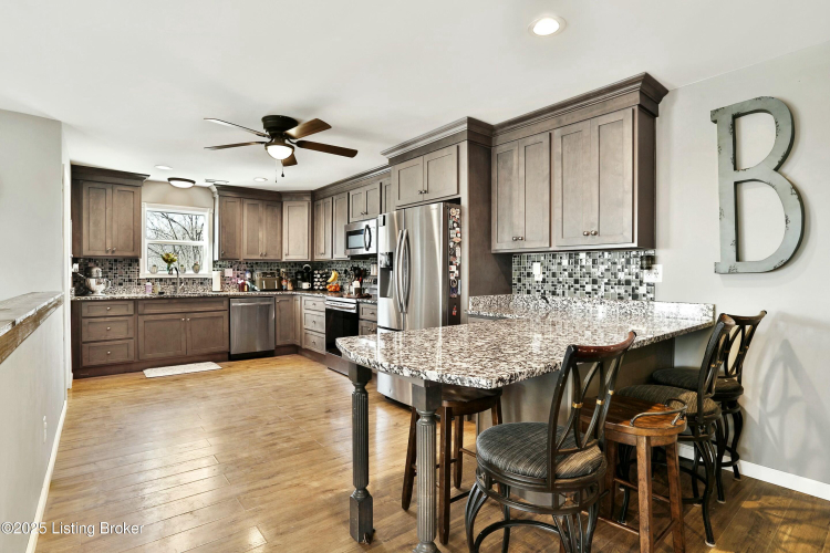 Listing Image 15