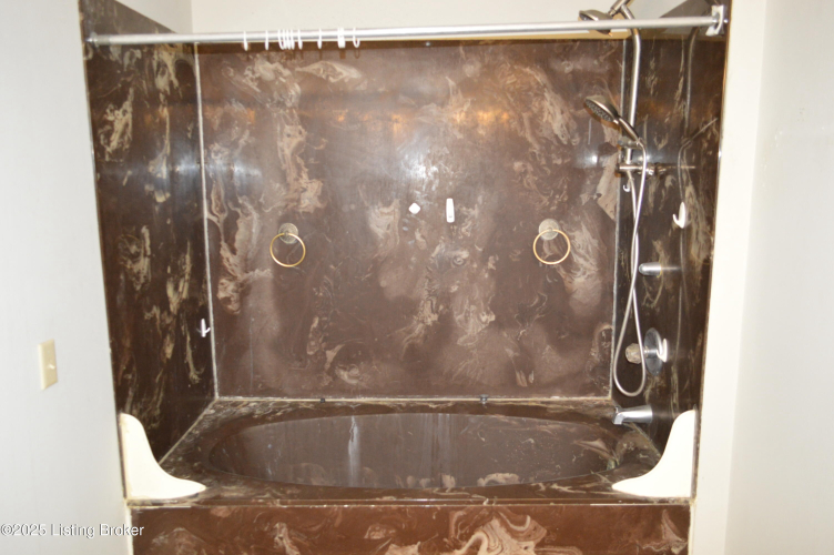 Listing Image 24