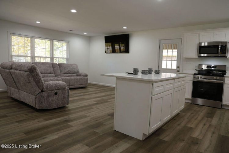 Listing Image 9
