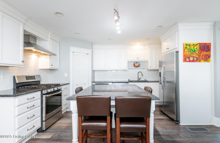 Listing Image 14