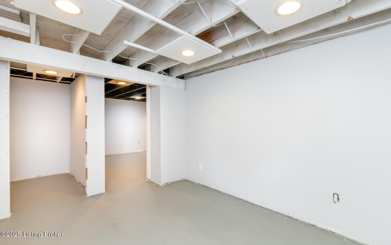 Listing Image 28