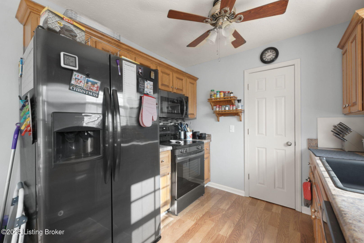 Listing Image 12