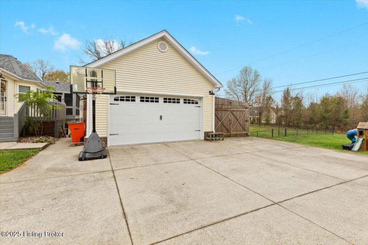 Listing Image 42