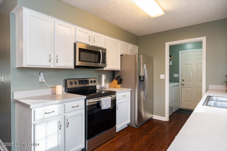 Listing Image 10