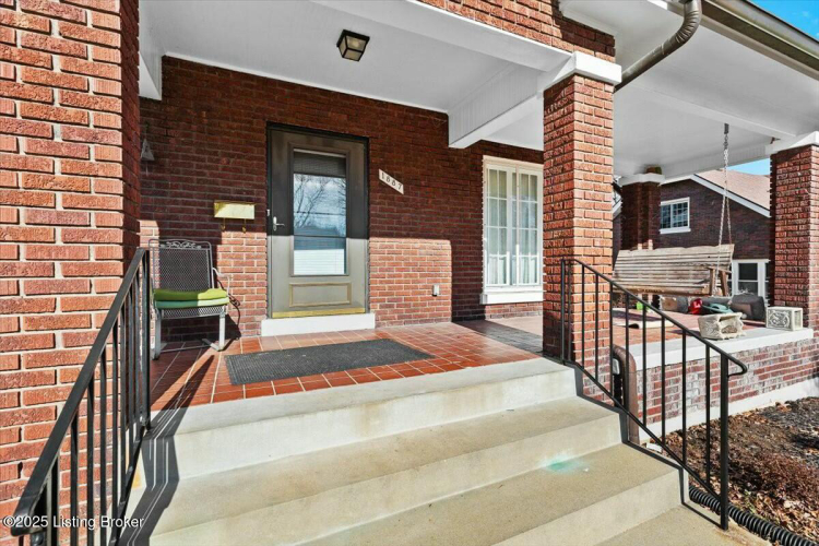 Listing Image 4