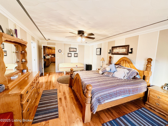 Listing Image 102
