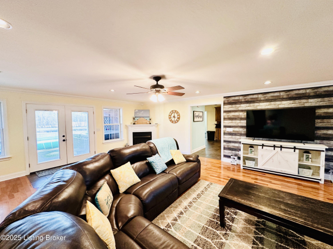Listing Image 80