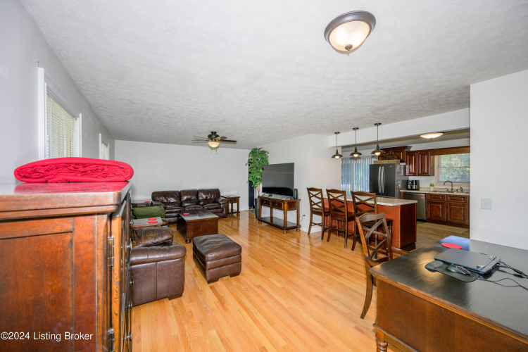 Listing Image 16