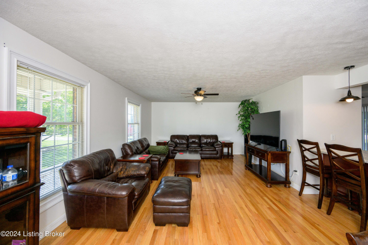Listing Image 17