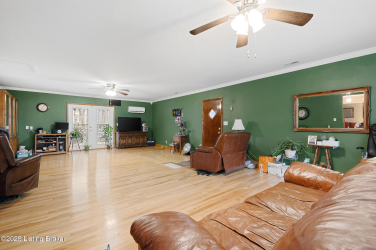 Listing Image 24