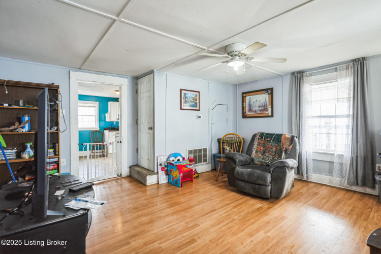 Listing Image 5