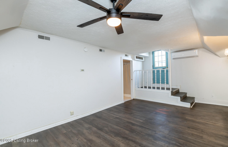 Listing Image 53