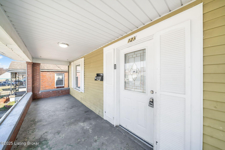 Listing Image 4