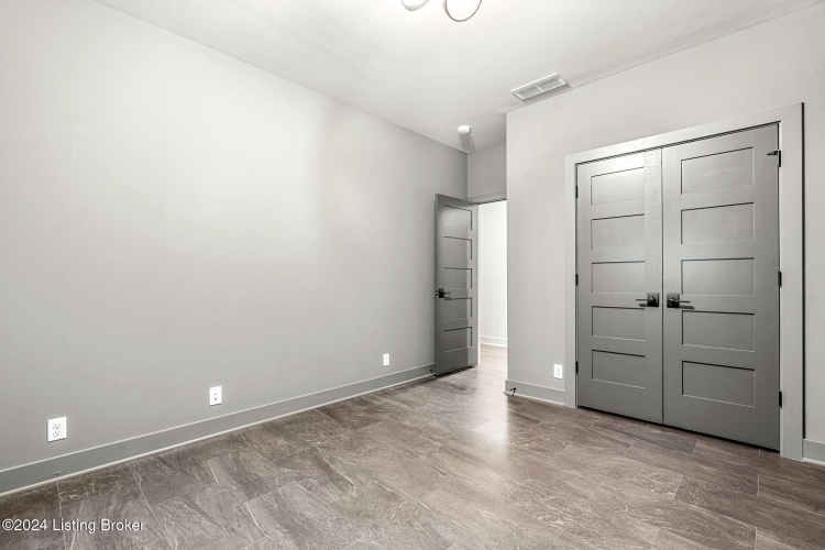 Listing Image 80
