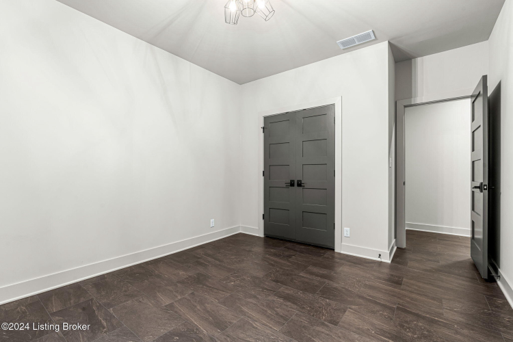 Listing Image 82