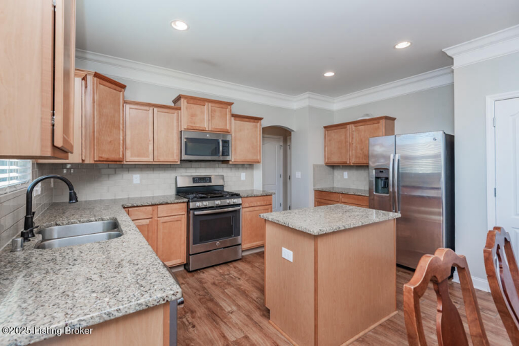 Listing Image 10