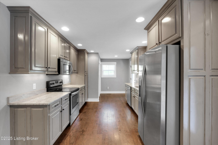 Listing Image 12