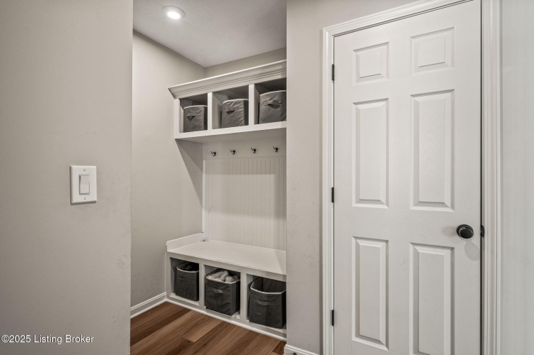 Listing Image 16