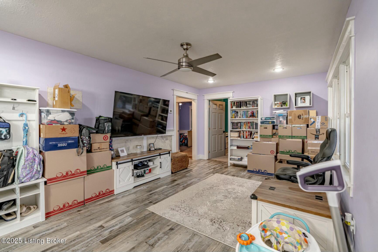 Listing Image 27
