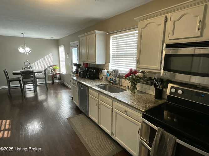 Listing Image 6
