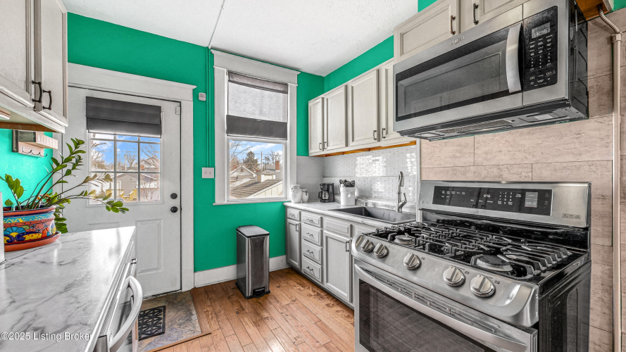 Listing Image 12