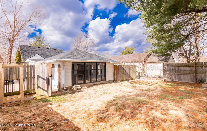 Listing Image 6