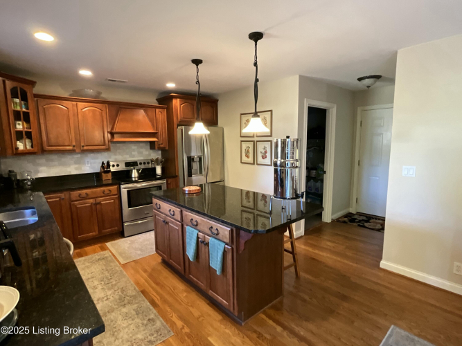 Listing Image 22