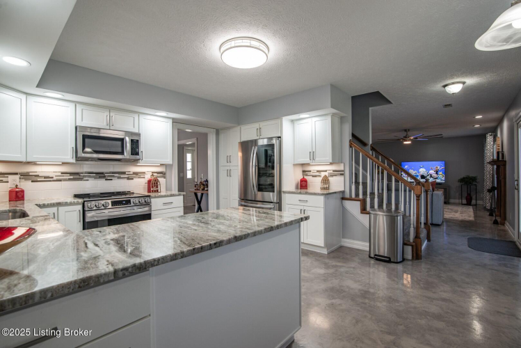 Listing Image 15