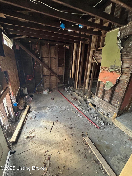 Listing Image 8